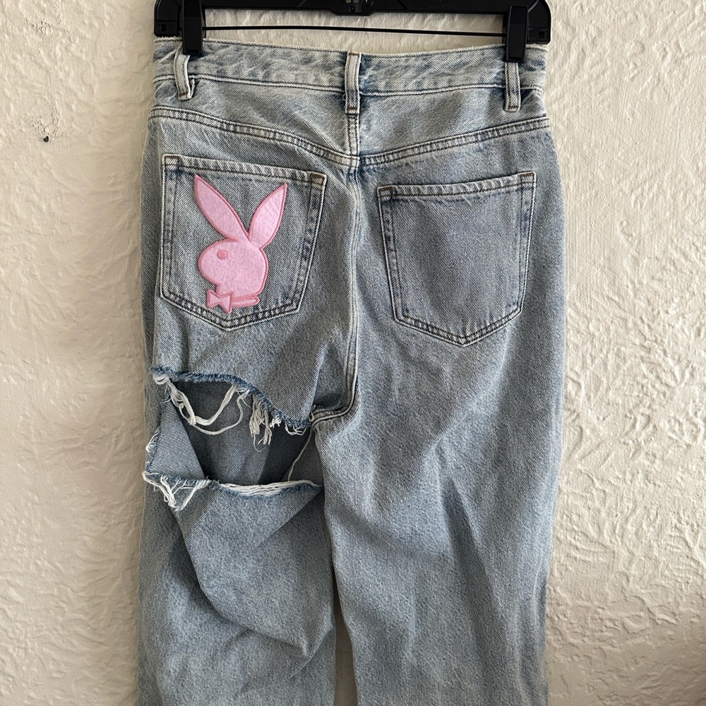 Playboy by PacSun Pink Bunny Logo Booty Rip 90s Light Wash Jeans 26 High Rise - Picture 4 of 9